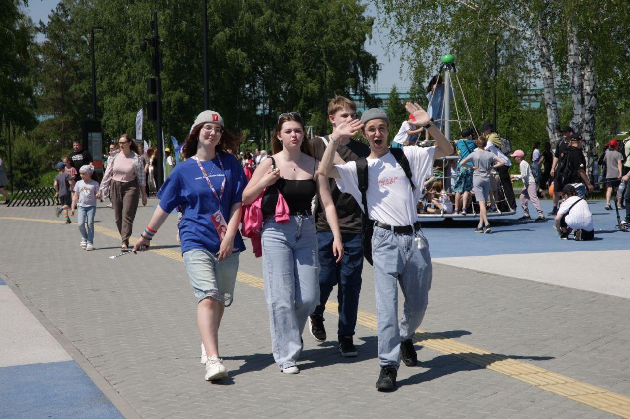 Фото «Тысячи детских улыбок» На Михайловской Набережной и в парке «Арена» в Новосибирске стартовал День защиты детей – ОНЛАЙН репортаж 38